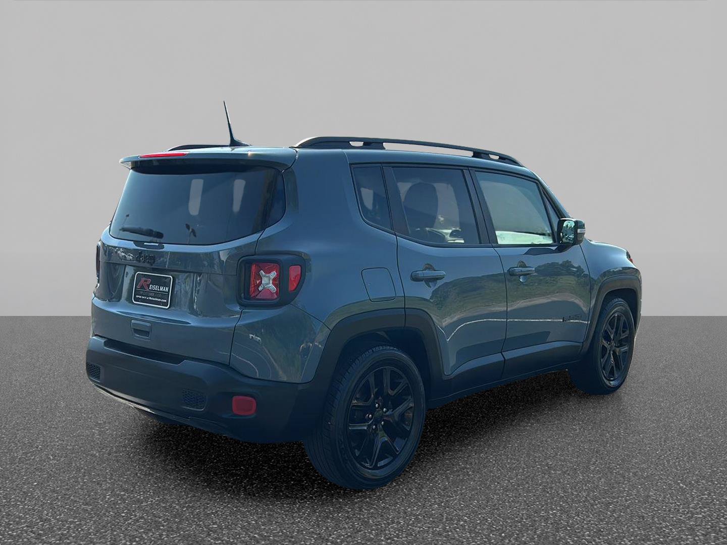 Used 2018 Jeep Renegade Altitude FWD image 5