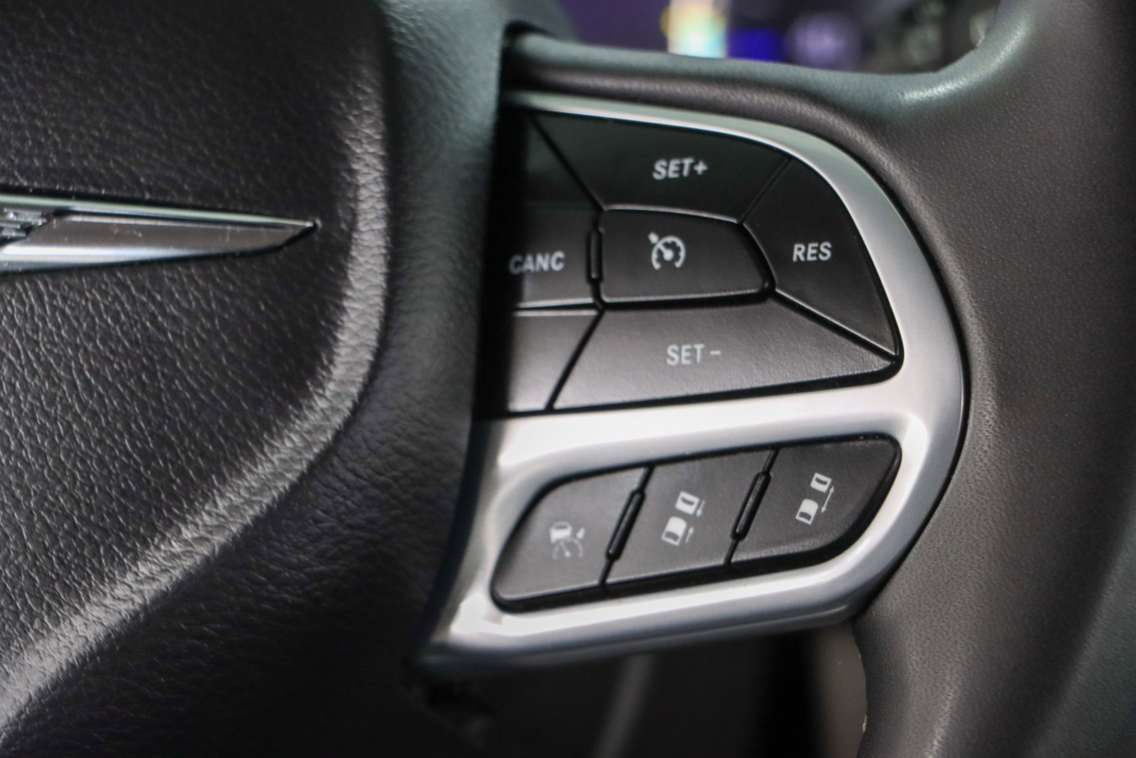 Used 2023 Chrysler Pacifica Touring-L FWD image 14