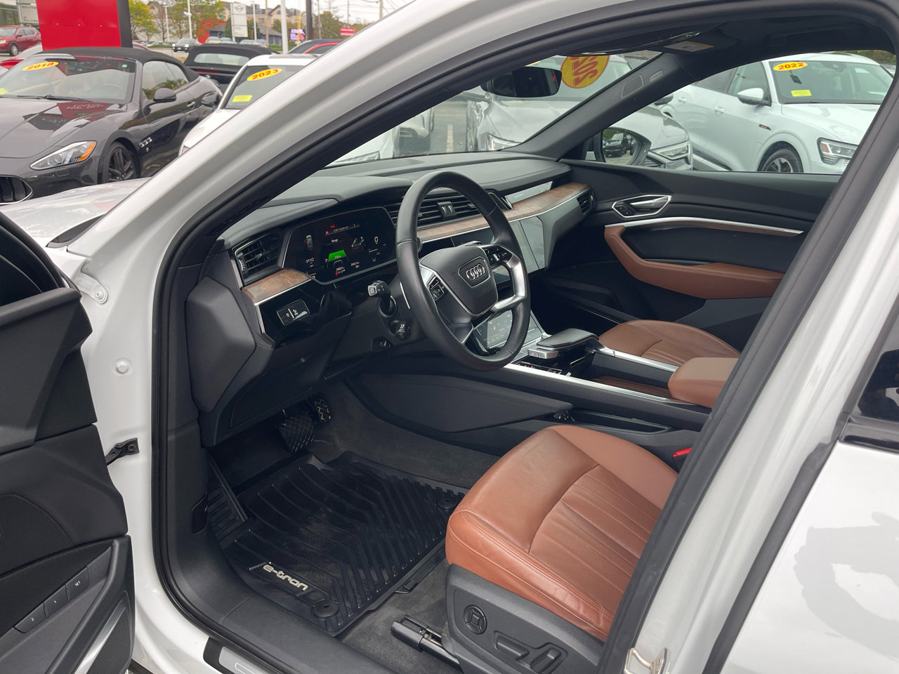 Used 2023 Audi e-tron Premium Plus w/ Premium Plus Package image 15