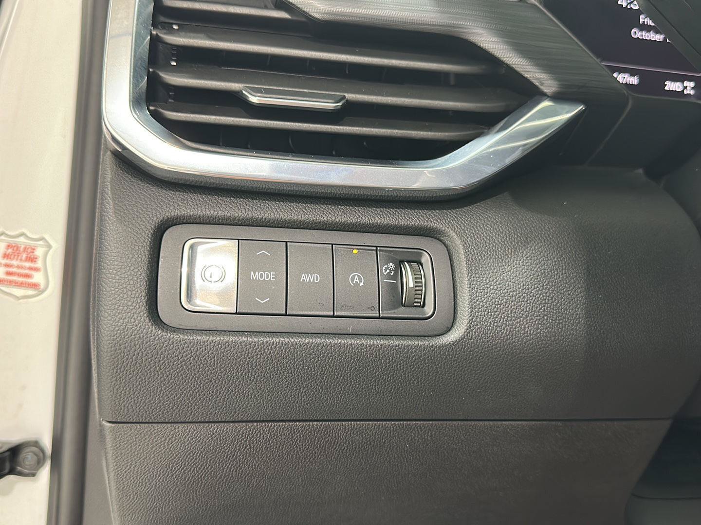 Used 2026 GMC Acadia Elevation w/ Elevation Premium Package AWD/4WD image 17