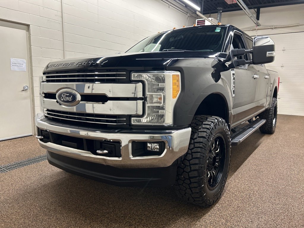 Used 2017 Ford F250 Lariat w/ Chrome Package image 5