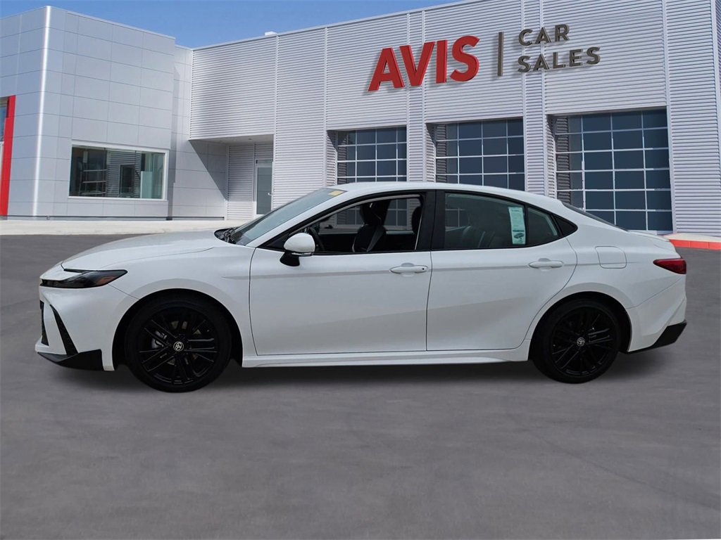 Used 2025 Toyota Camry SE image 2