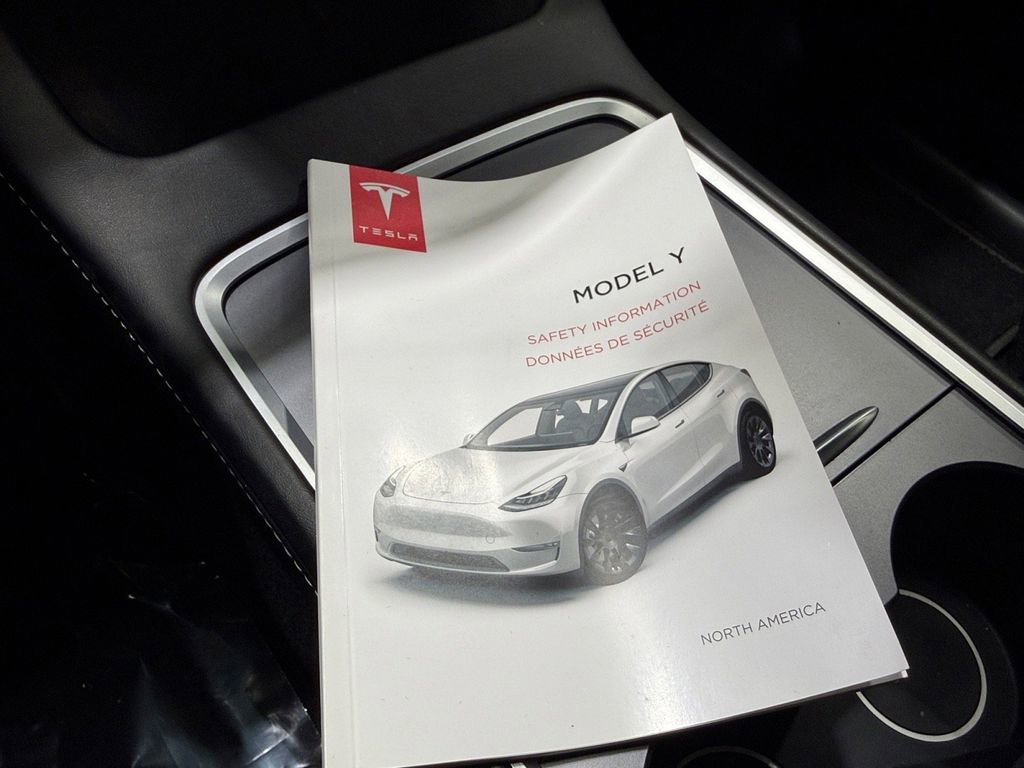 Used 2022 Tesla Model Y Long Range image 40