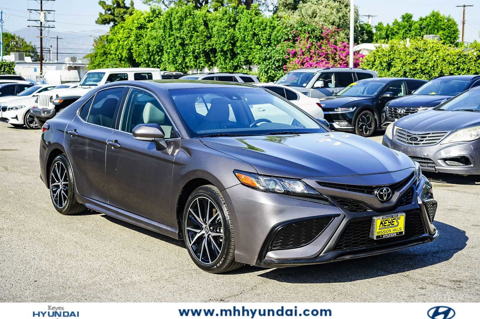 Used 2023 Toyota Camry SE FWD image 5