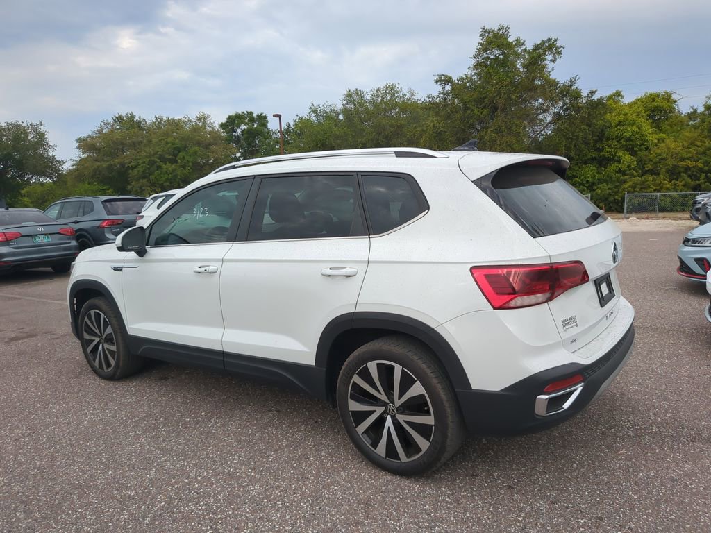 Certified 2023 Volkswagen Taos SE w/ Panoramic Sunroof Package FWD image 3