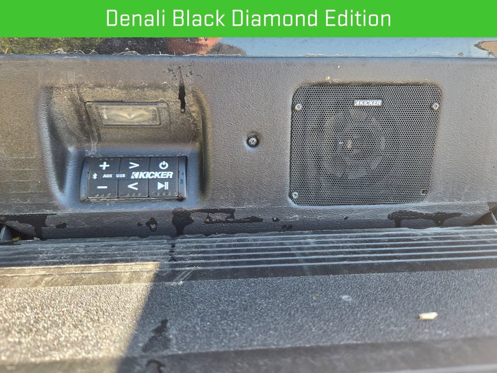 Certified 2023 GMC Sierra 2500 Denali w/ Denali Black Diamond Edition AWD/4WD image 7