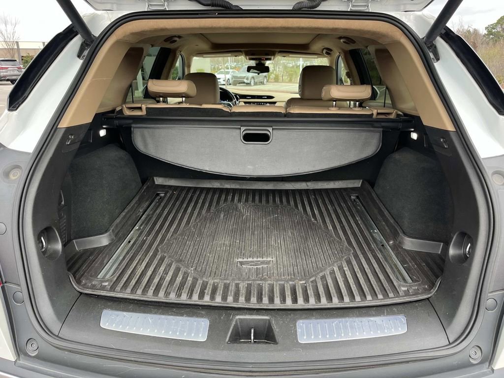 Used 2017 Cadillac XT5 Platinum w/ Driver Assist Package image 11