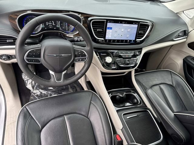 Used 2024 Chrysler Pacifica Limited image 20