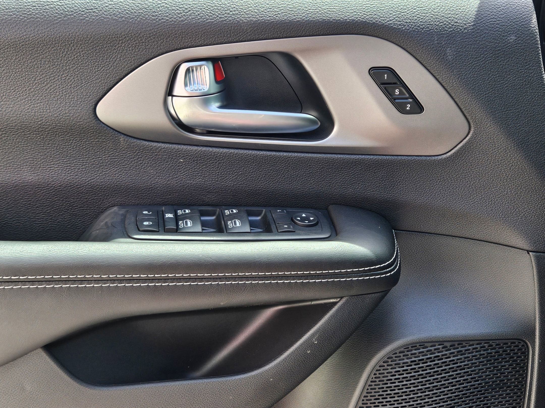 New 2027 Chrysler Pacifica Select FWD image 16