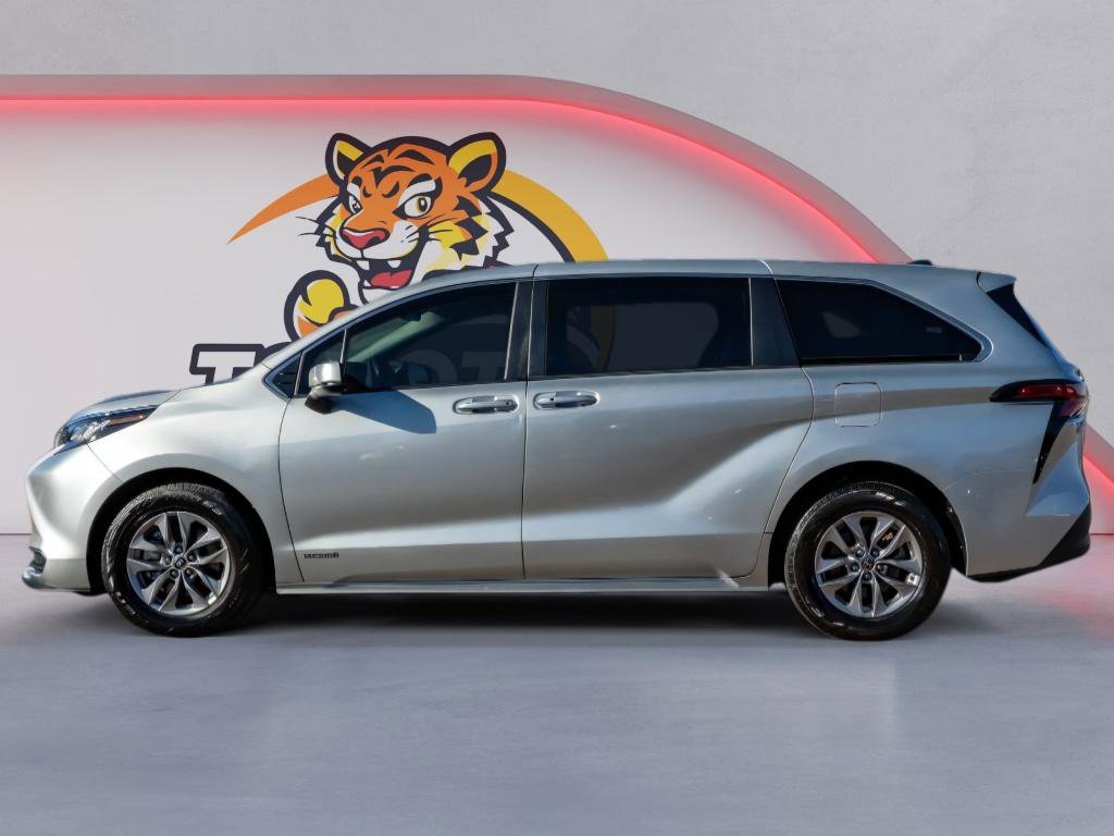 Used 2021 Toyota Sienna LE image 8