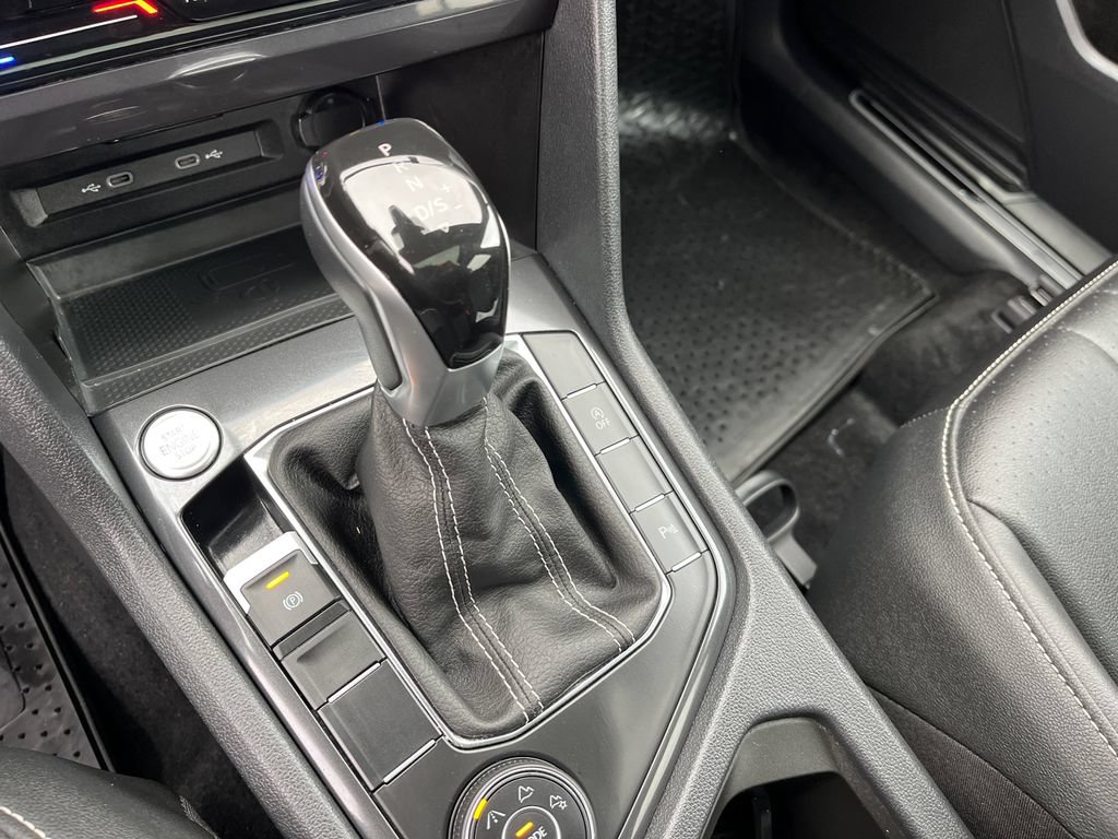 Used 2024 Volkswagen Tiguan SE R-Line AWD/4WD image 18