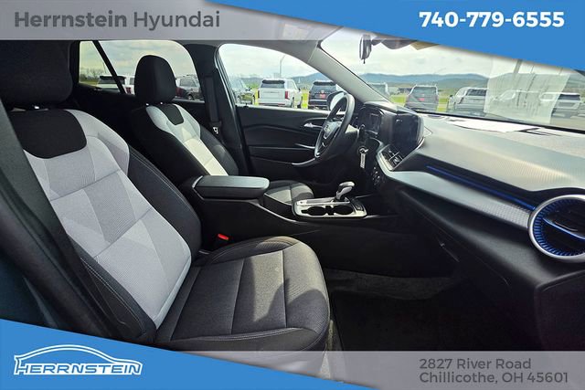 Used 2025 Chevrolet Trax LS w/ LS Convenience Package FWD image 25