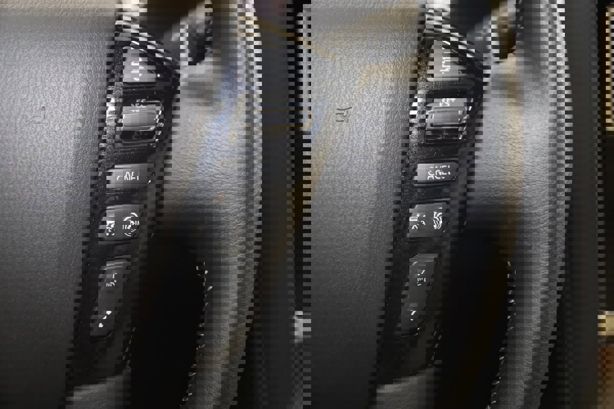 Used 2024 Nissan Armada SL w/ Captain's Chairs Package image 39