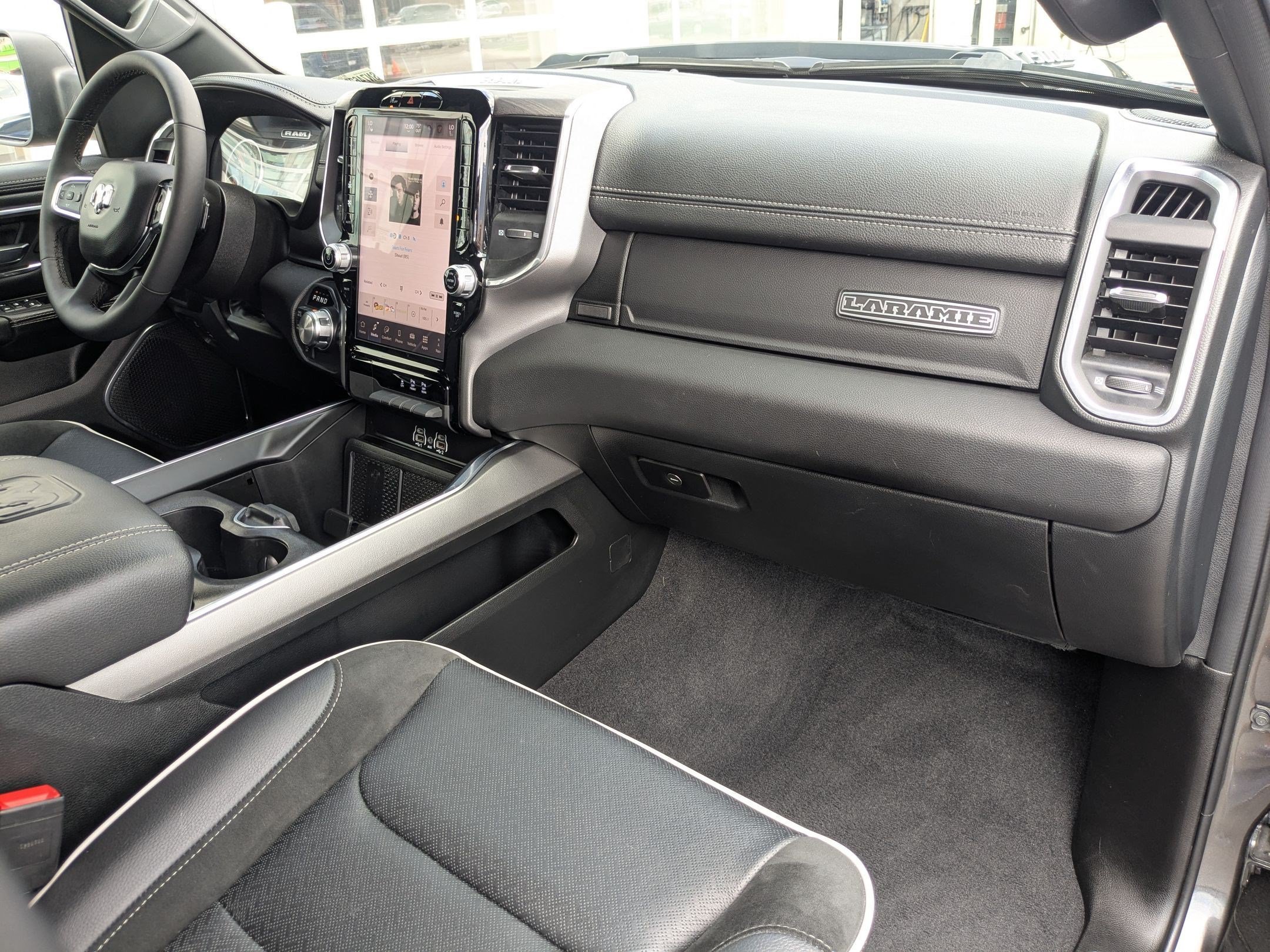 Used 2025 RAM 1500 Laramie w/ Sport Appearance Package AWD/4WD image 34