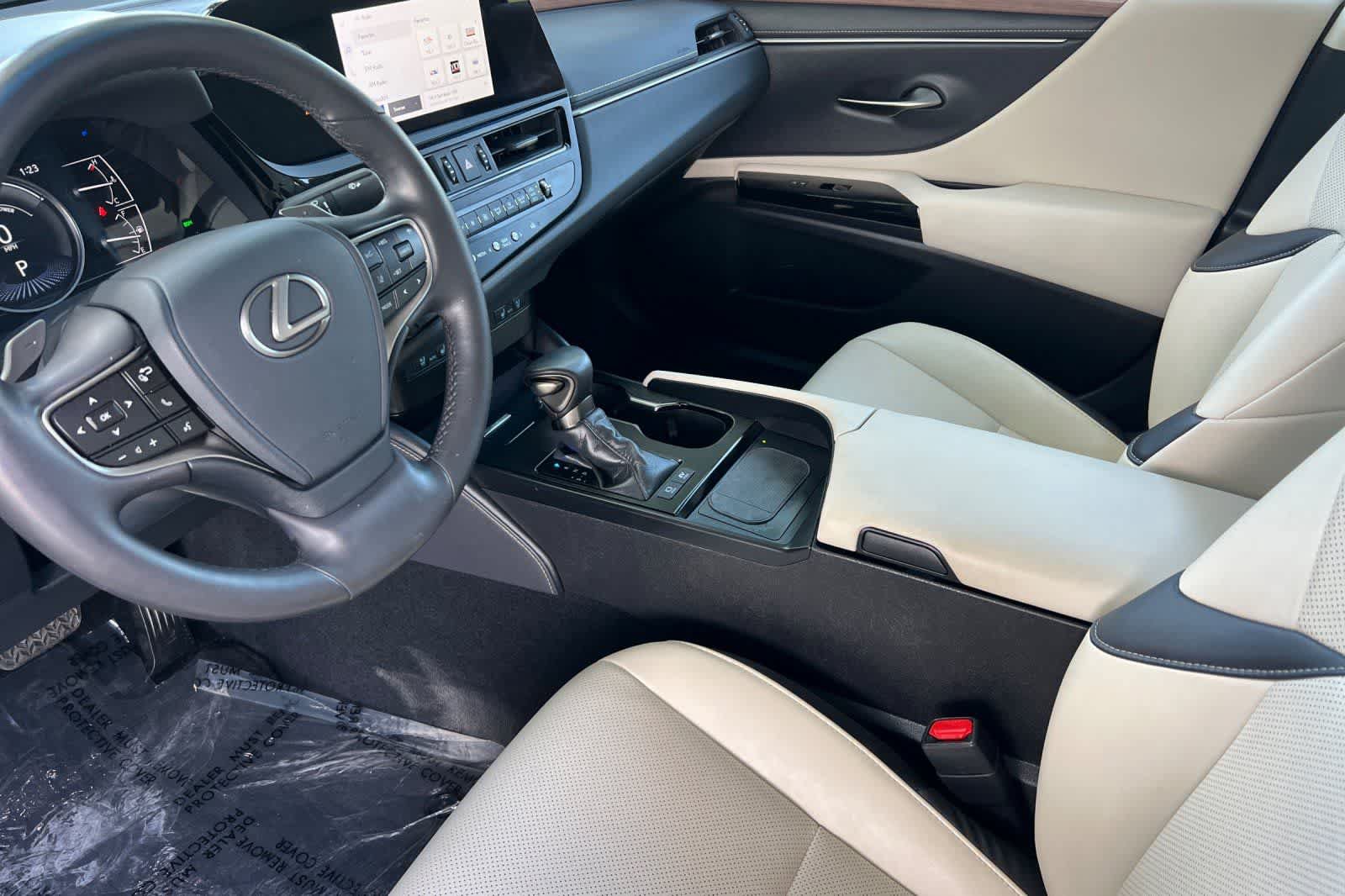 Used 2025 Lexus ES 300h w/ Premium Package FWD image 12