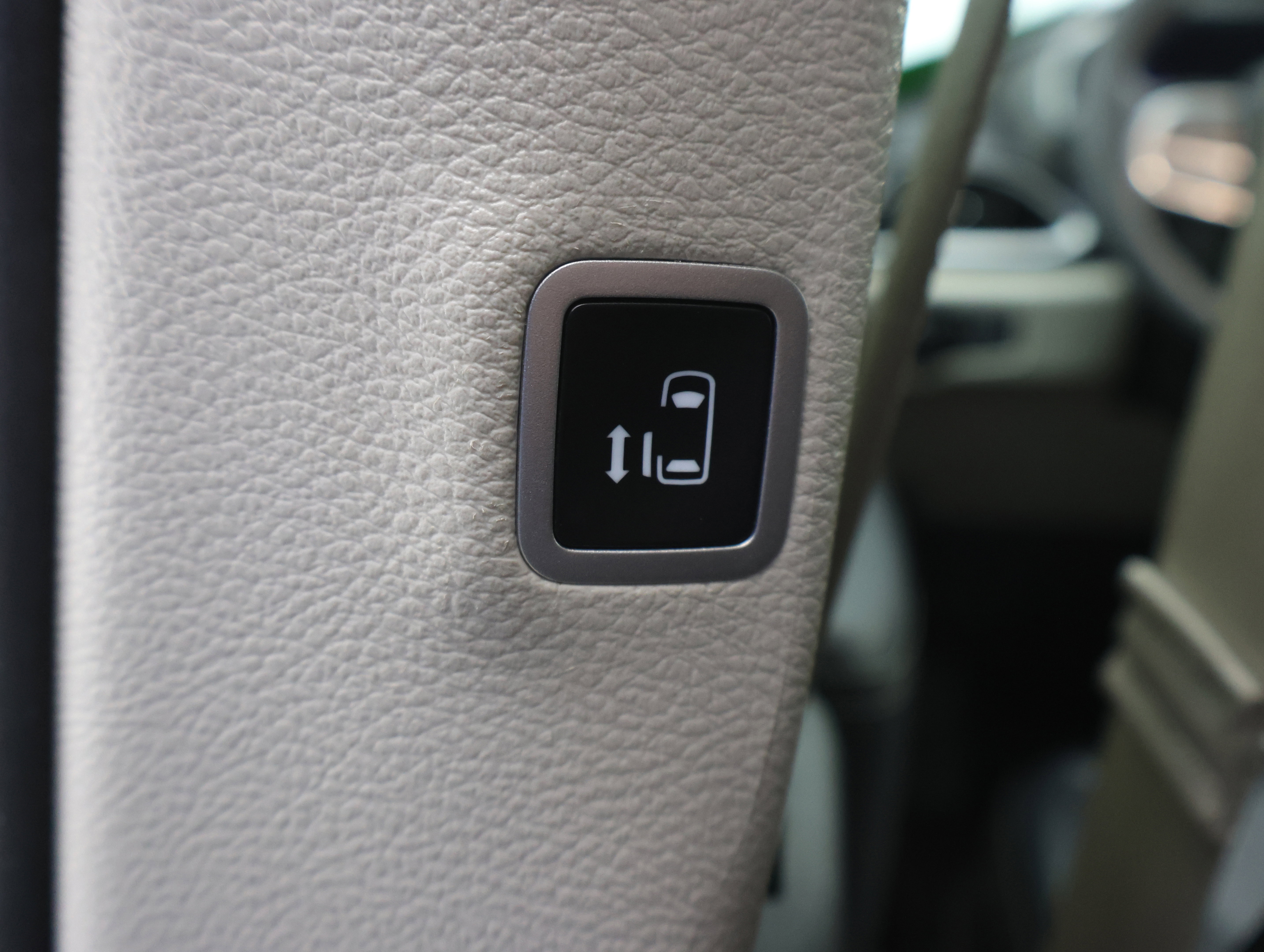 Used 2024 Chrysler Pacifica Touring-L FWD image 40
