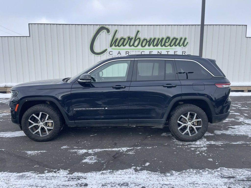 Used 2024 Jeep Grand Cherokee Limited w/ Luxury Tech Group II image 2