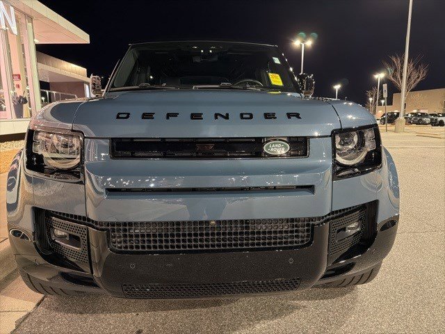 Used 2024 Land Rover Defender 110 X-Dynamic SE image 9