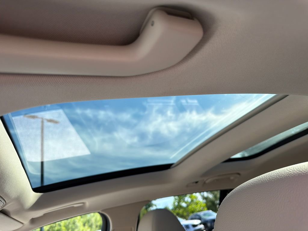 Used 2019 Mercedes-Benz GLC 300 4MATIC image 10