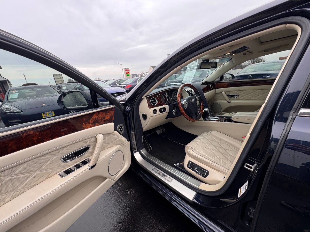 Used 2014 Bentley Flying Spur W12 image 15