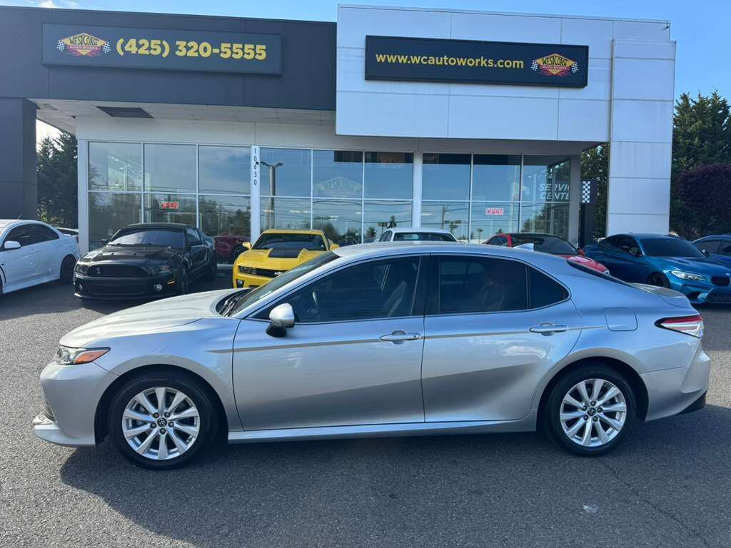 Used 2019 Toyota Camry LE FWD image 2
