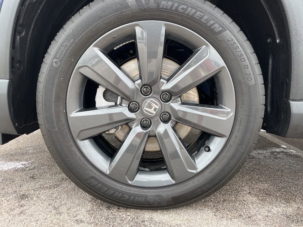 Certified 2025 Honda Pilot Sport image 11