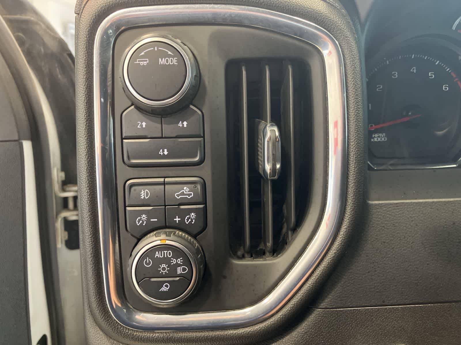 Used 2021 Chevrolet Silverado 2500 LT w/ Convenience Package AWD/4WD image 13