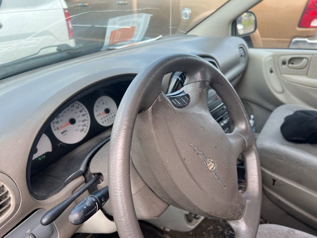 Used 2006 Chrysler Town & Country w/ Popular Equipment Group I FWD image 33