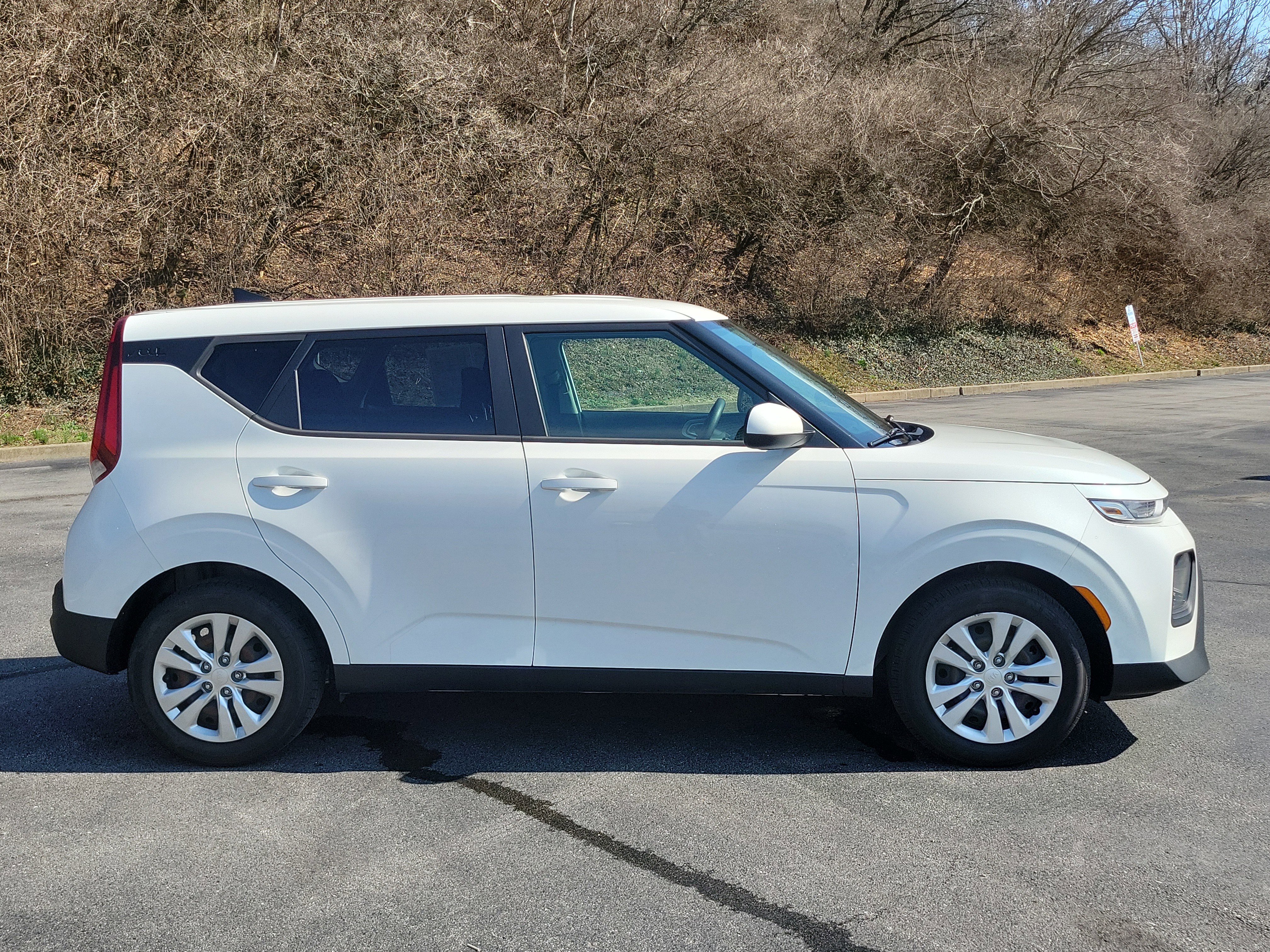 Used 2021 Kia Soul LX image 2