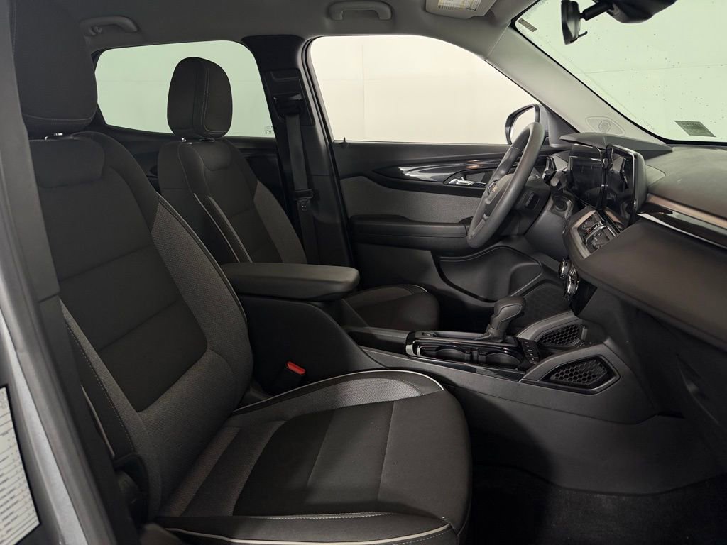 Used 2025 Chevrolet TrailBlazer LT AWD/4WD image 29