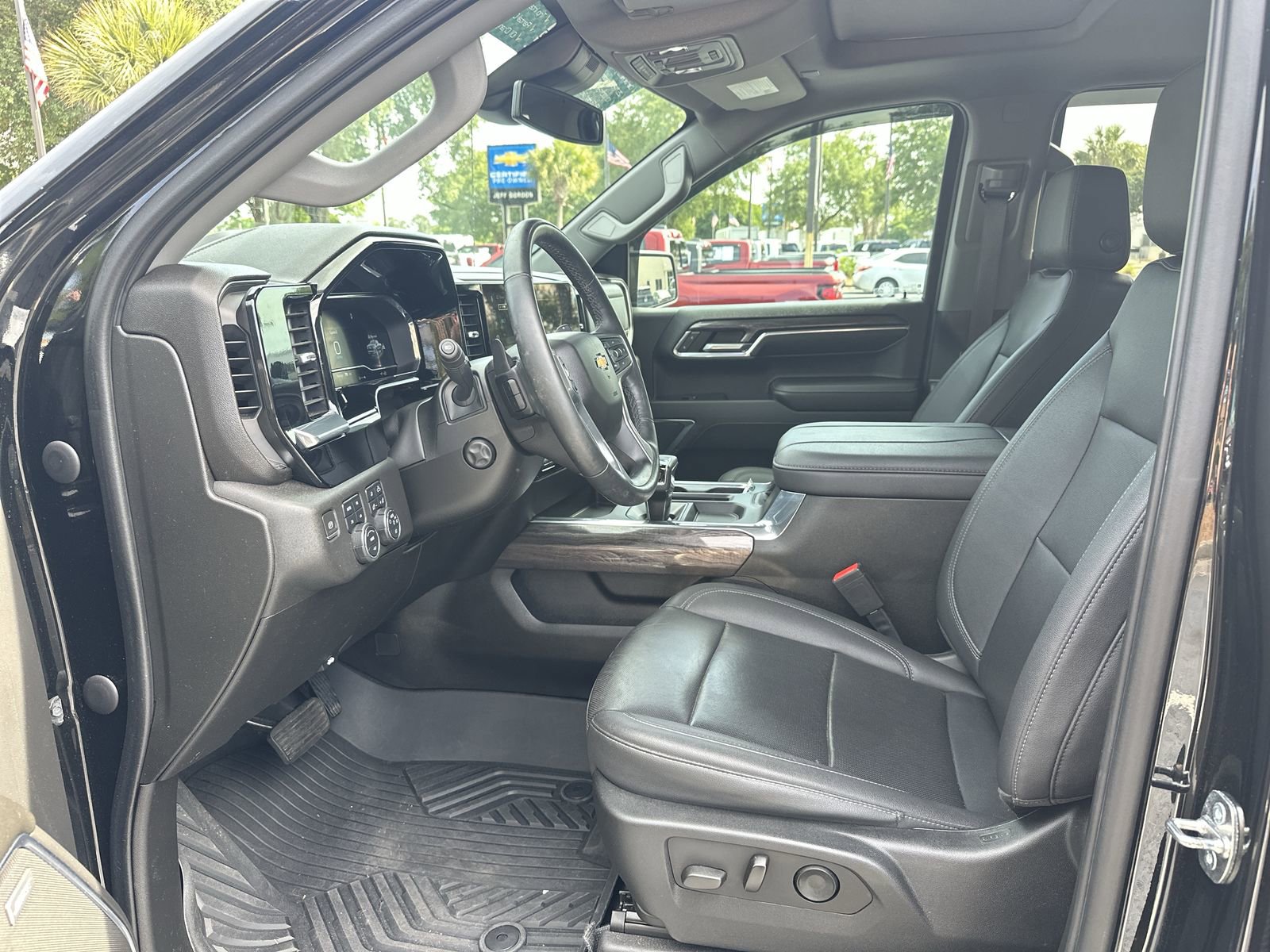 Used 2023 Chevrolet Silverado 1500 LTZ AWD/4WD image 16