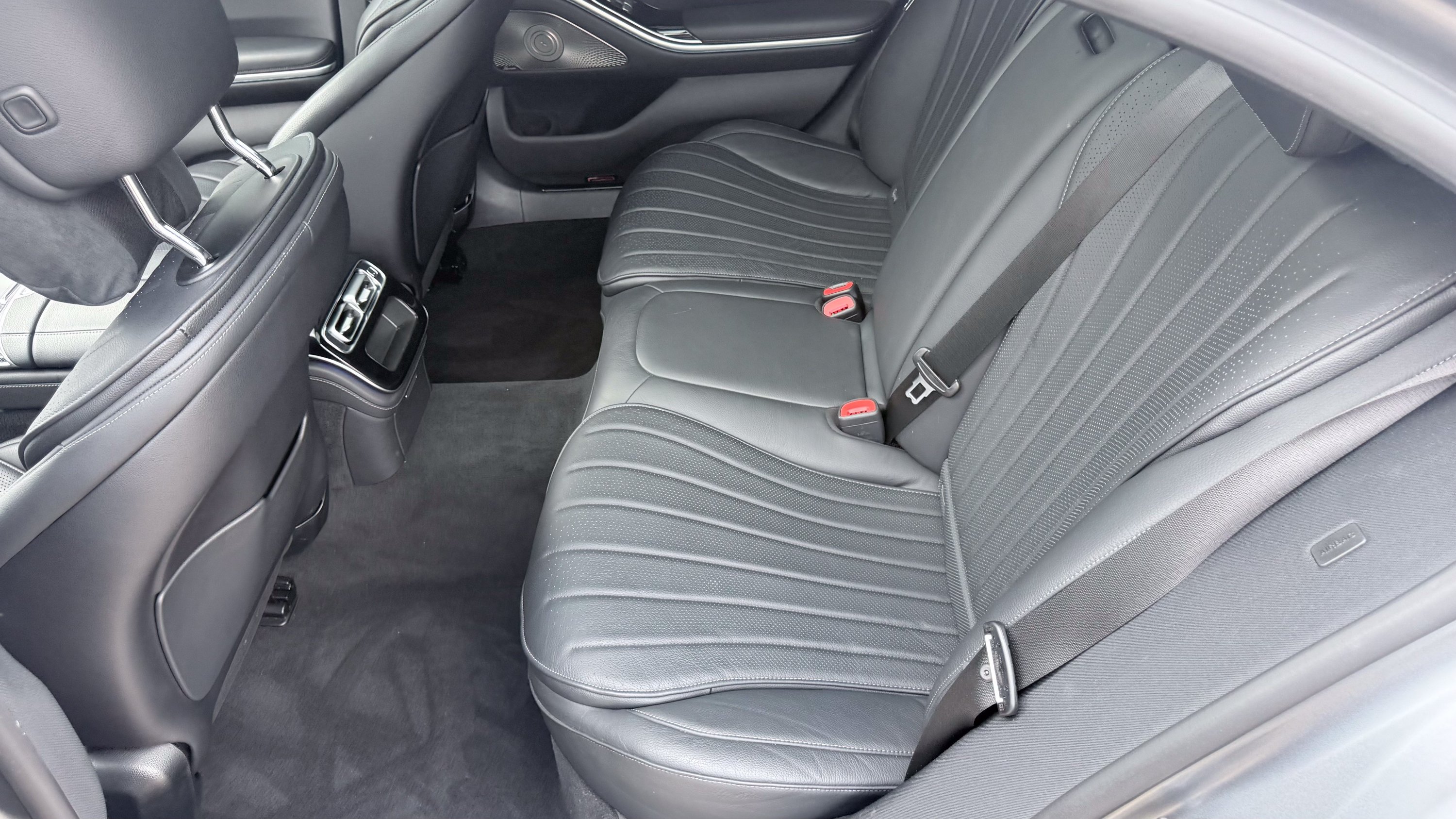 Used 2023 Mercedes-Benz S 500 4MATIC w/ AMG Line image 35