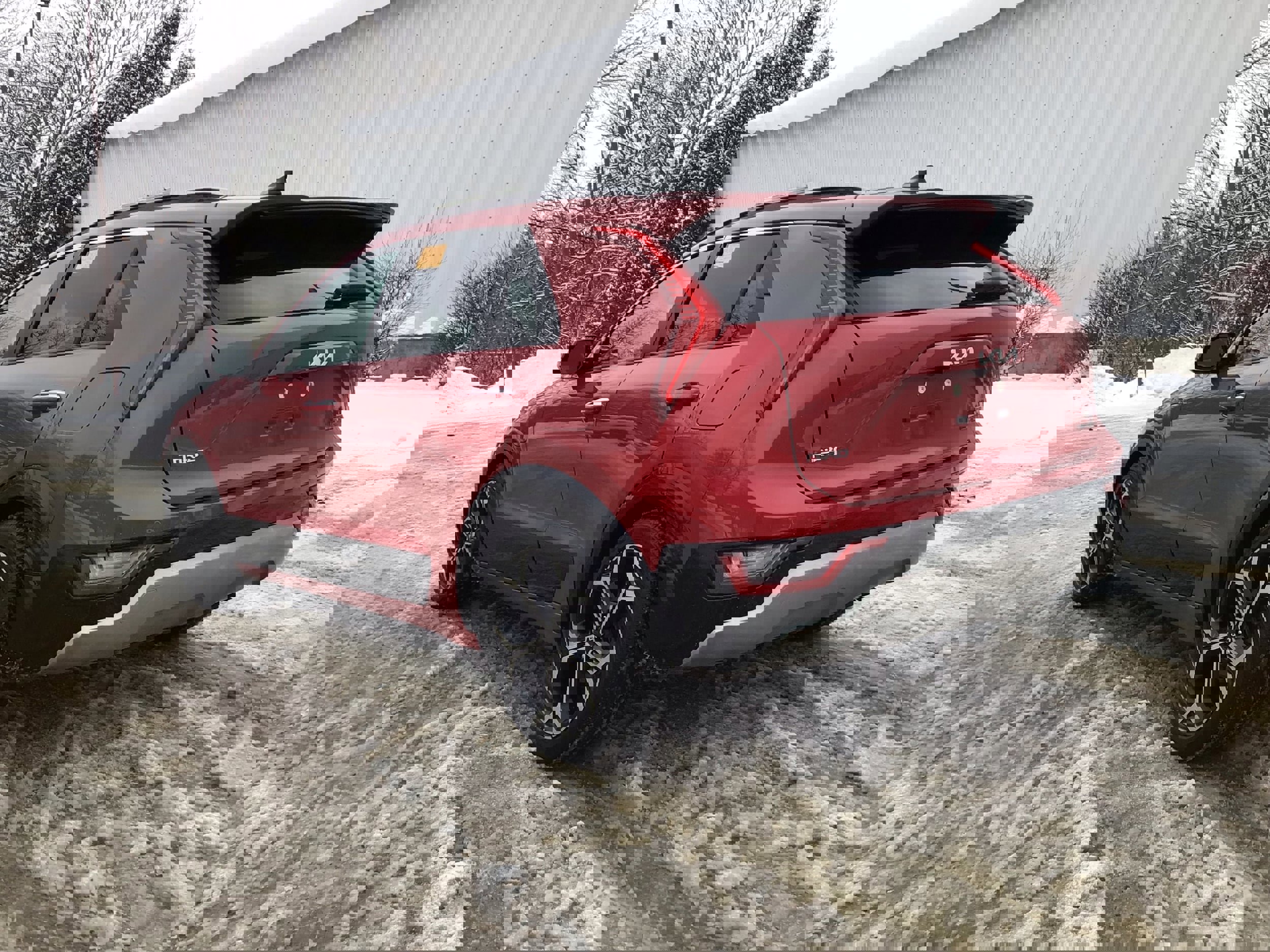 Used 2023 Kia Niro SX Touring image 5