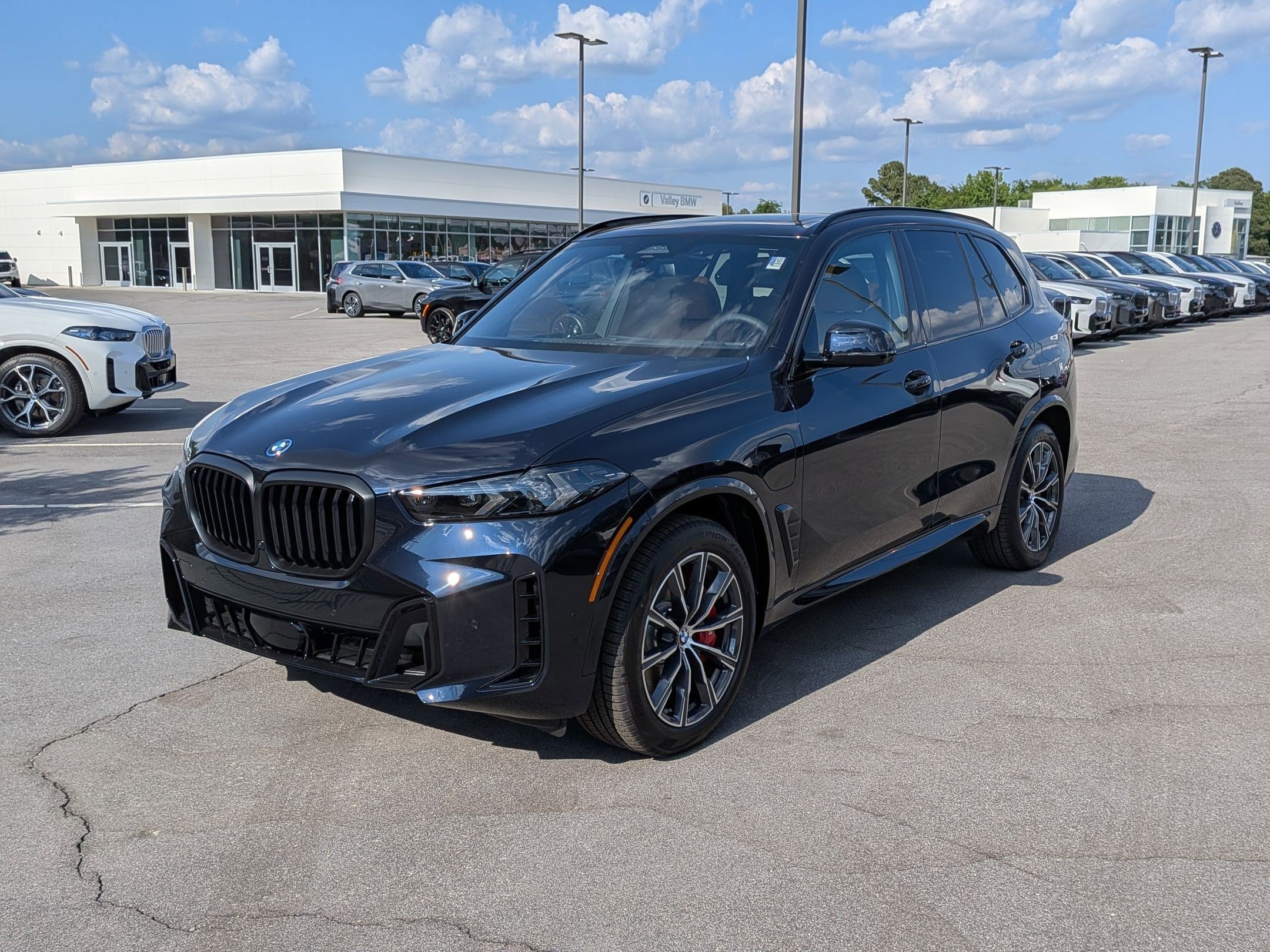New 2026 BMW X5 xDrive50e w/ M Sport Package AWD/4WD image 7