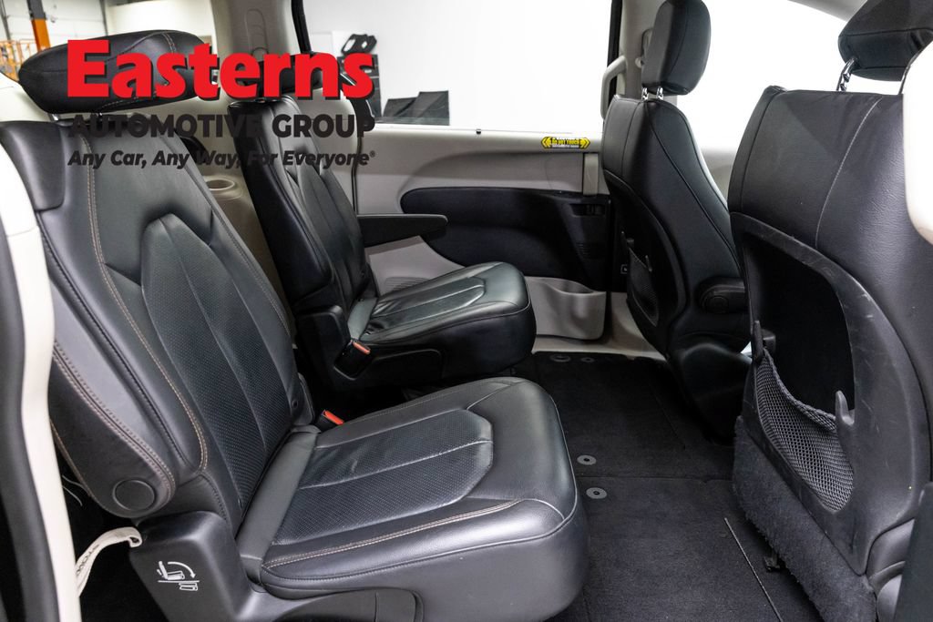 Used 2019 Chrysler Pacifica Touring-L FWD image 22