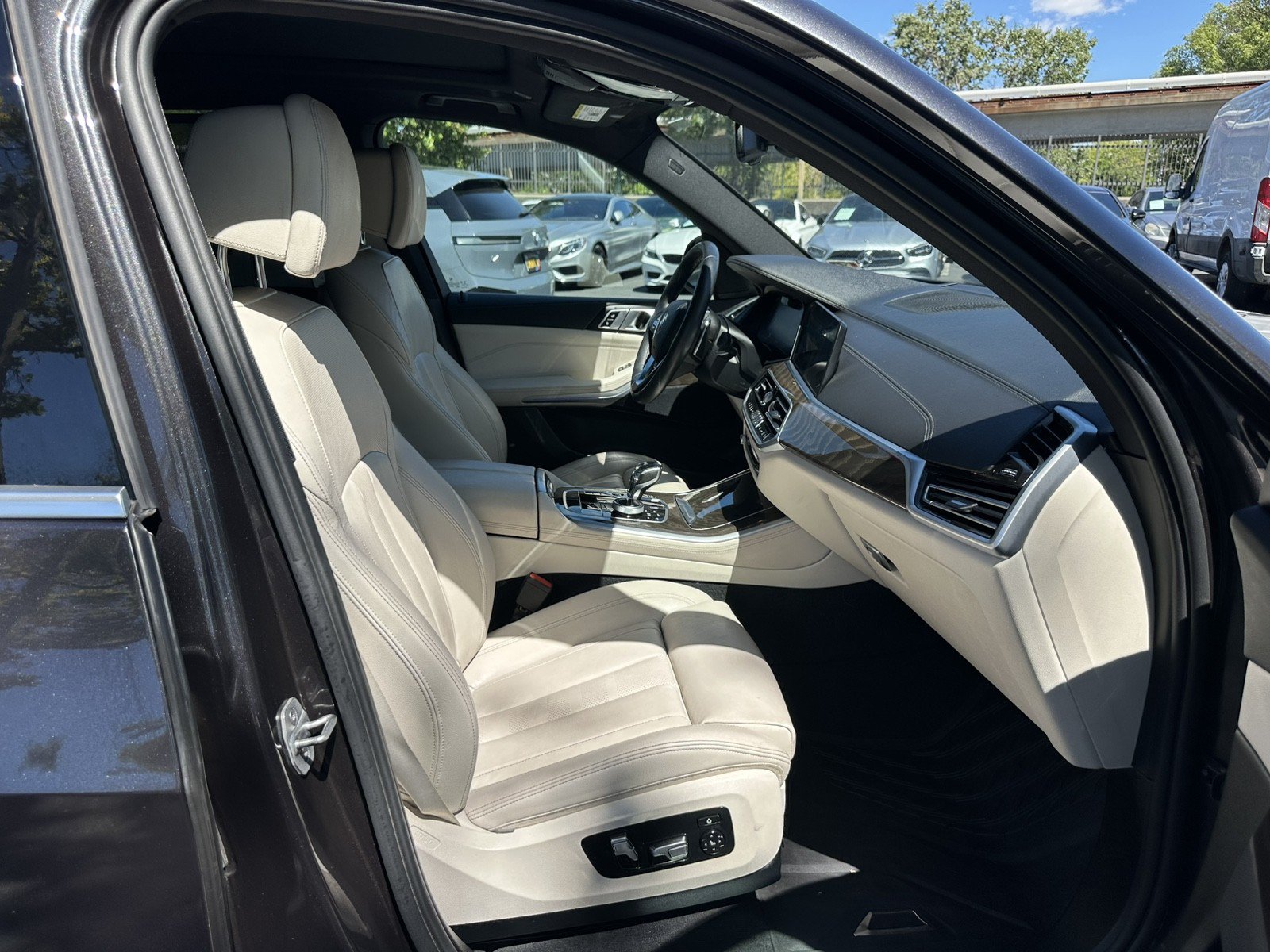 Used 2022 BMW X5 xDrive40i w/ Executive Package AWD/4WD image 19