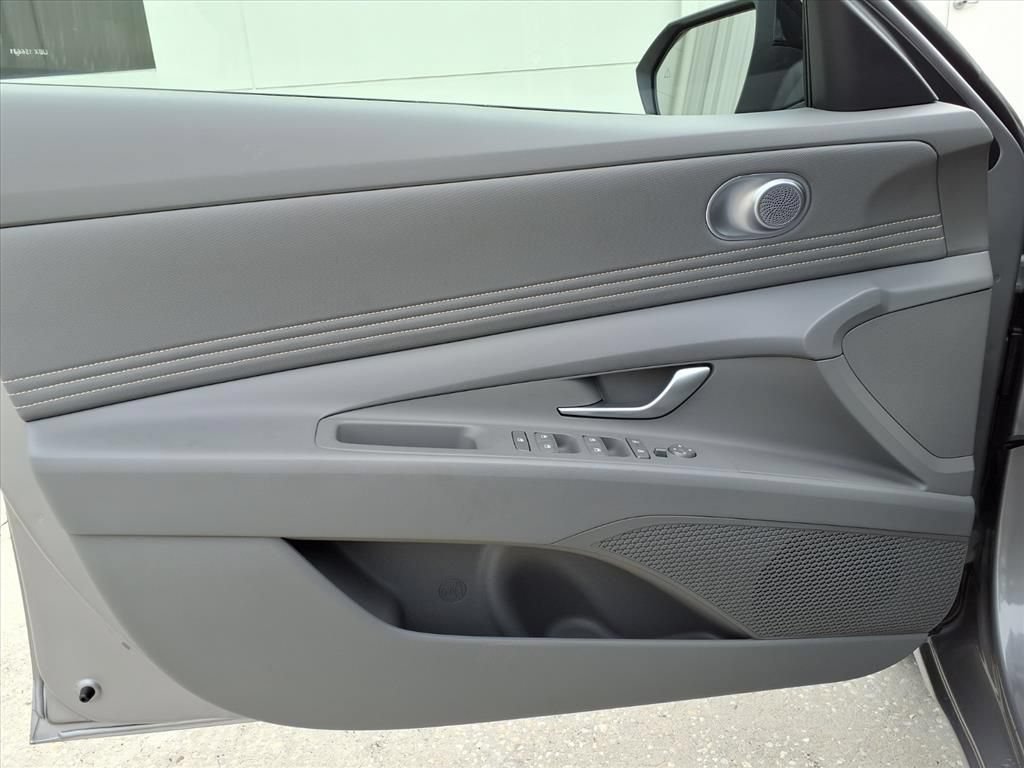 Used 2026 Hyundai Elantra Sport FWD image 17
