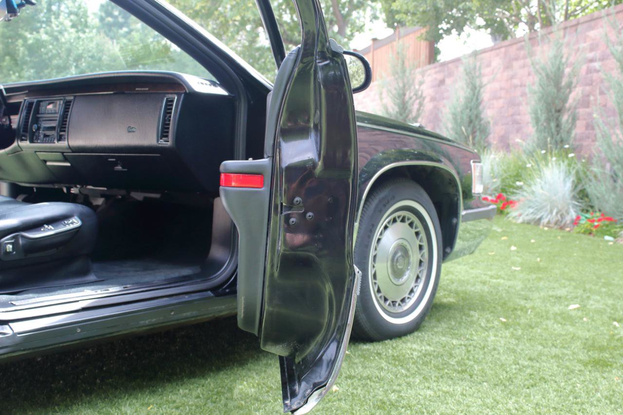 Used 1996 Cadillac Fleetwood Brougham RWD image 46