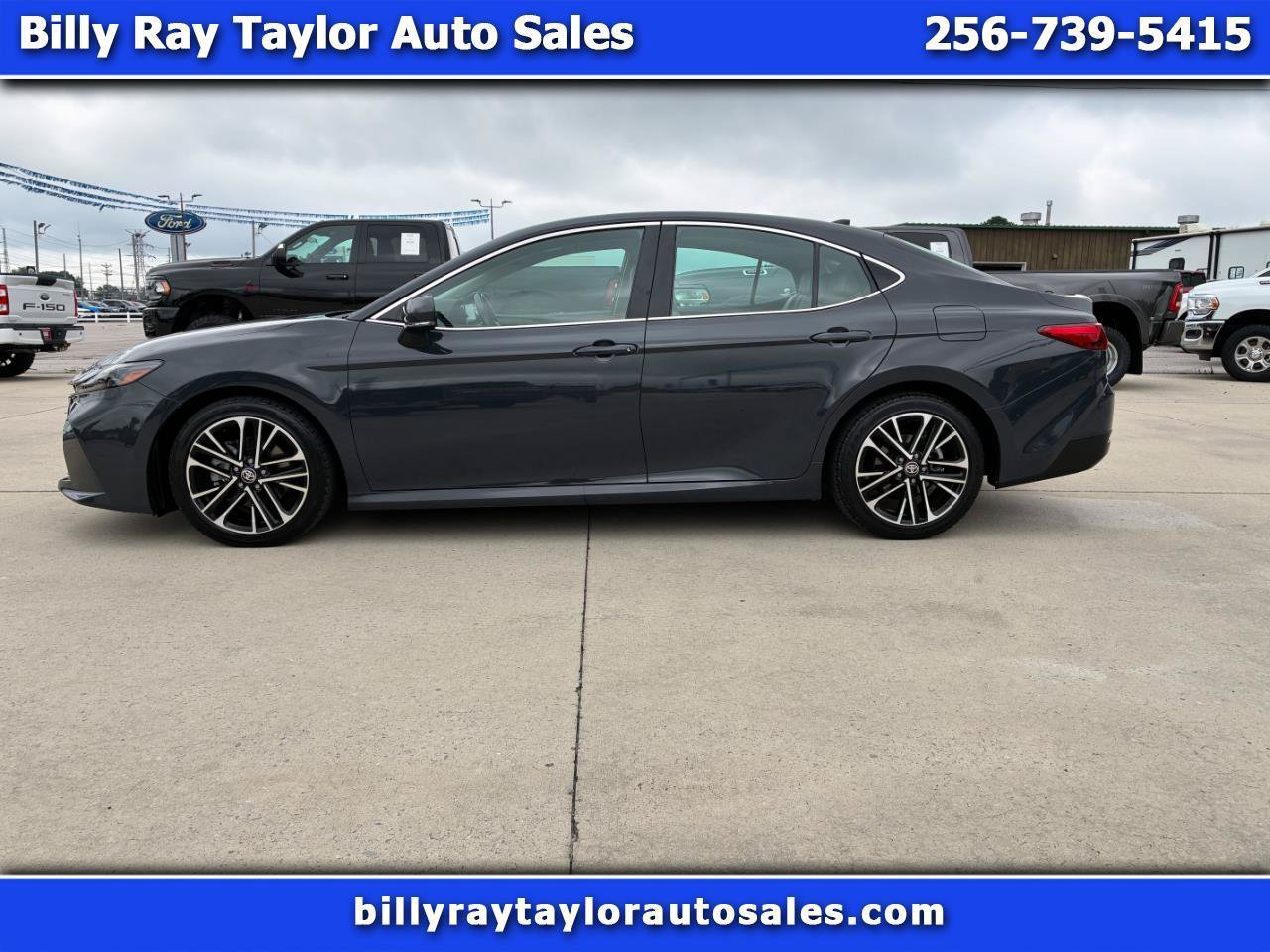 Used 2025 Toyota Camry XLE FWD image 1