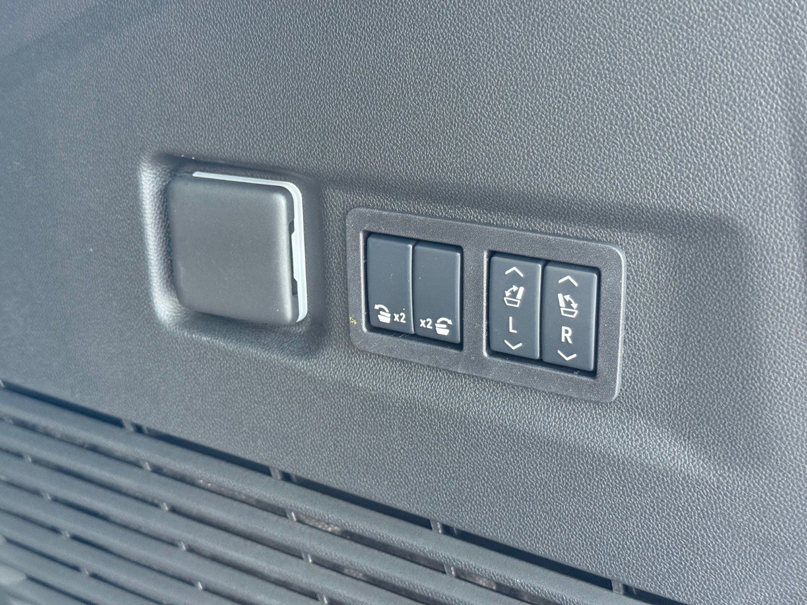 New 2026 GMC Yukon XL Denali Ultimate image 18