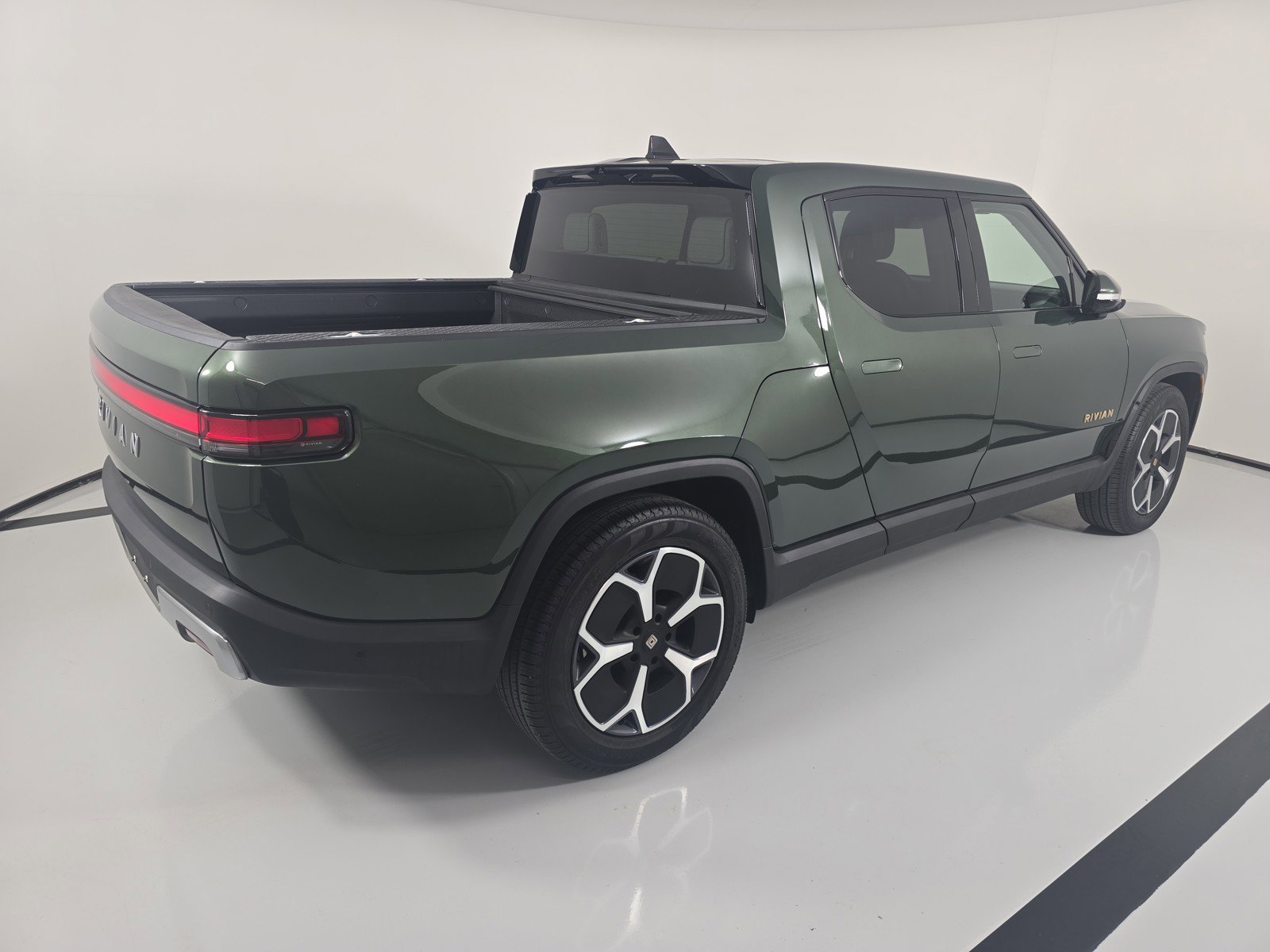 Used 2024 Rivian R1T Adventure AWD/4WD image 5