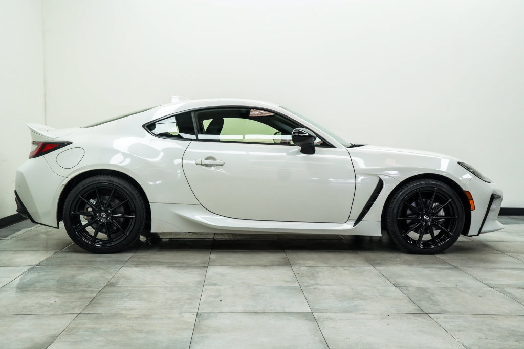 Used 2024 Toyota GR86 Premium RWD image 11
