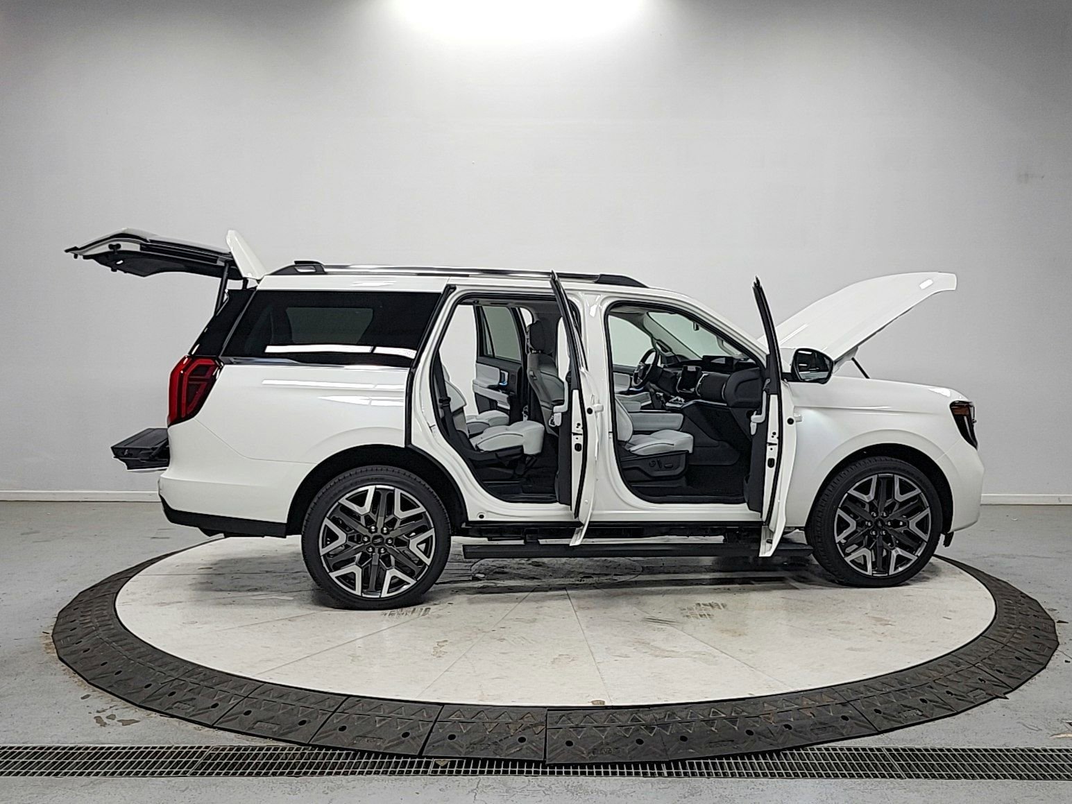 New 2026 Ford Expedition Platinum image 16