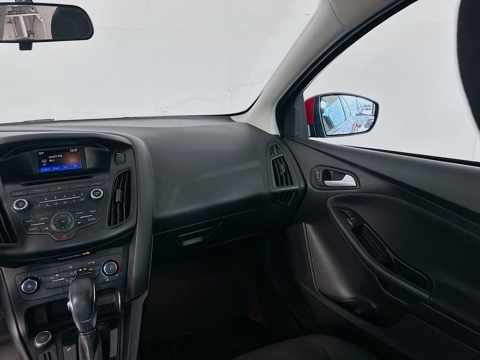 Used 2017 Ford Focus SE FWD image 21