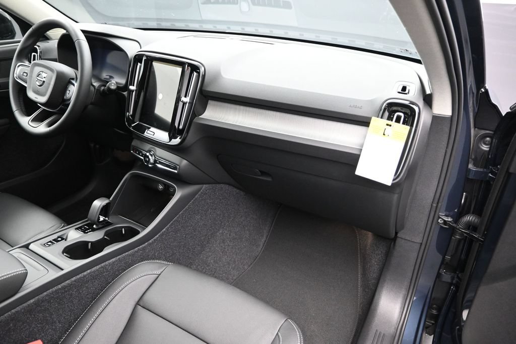 New 2026 Volvo XC40 B5 Core w/ Climate Package AWD/4WD image 21