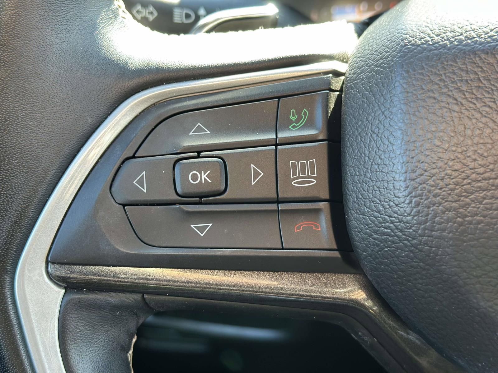 Used 2022 Jeep Grand Cherokee L Laredo AWD/4WD image 14