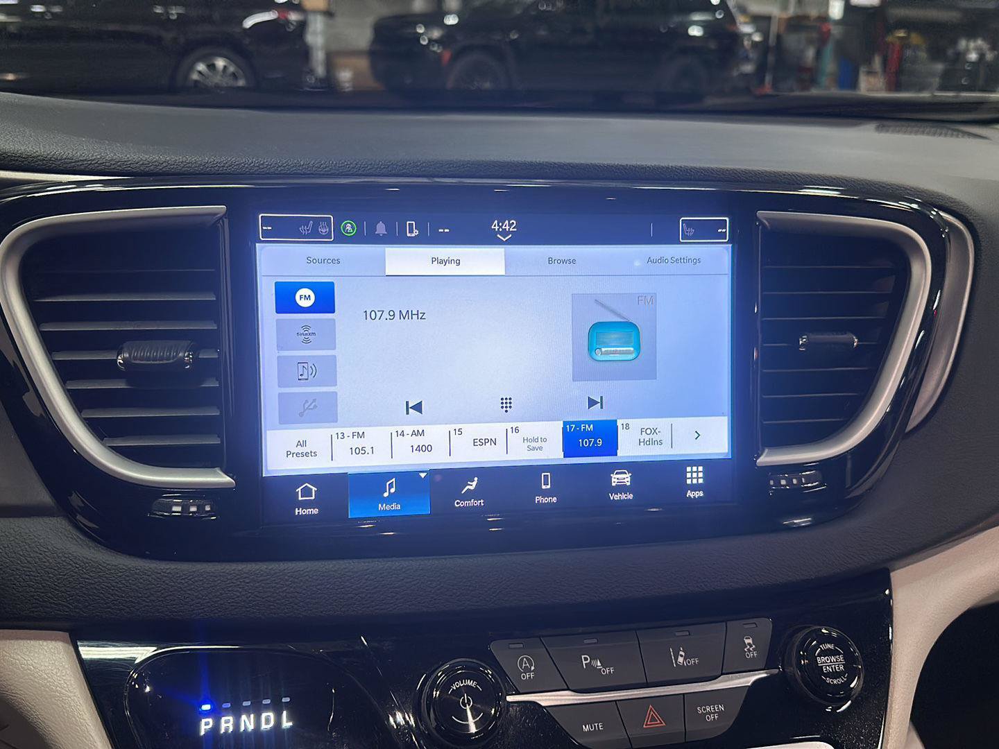 Used 2023 Chrysler Pacifica Touring-L FWD image 20