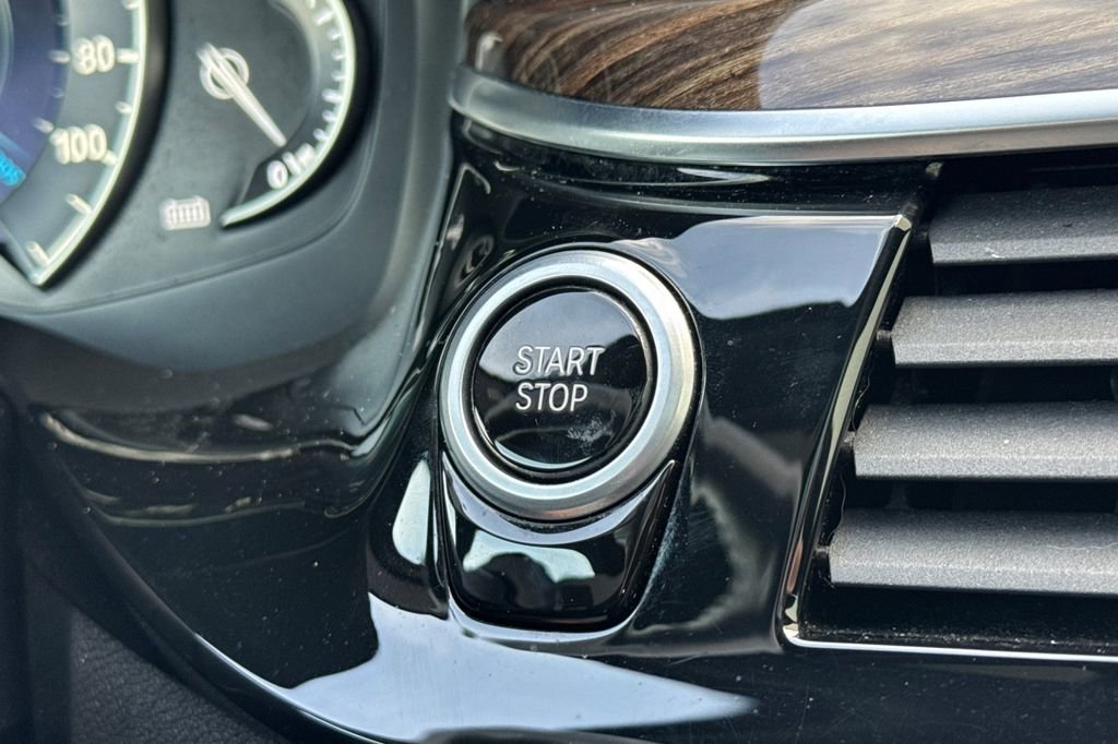 Used 2019 BMW 530e w/ Convenience Package image 26