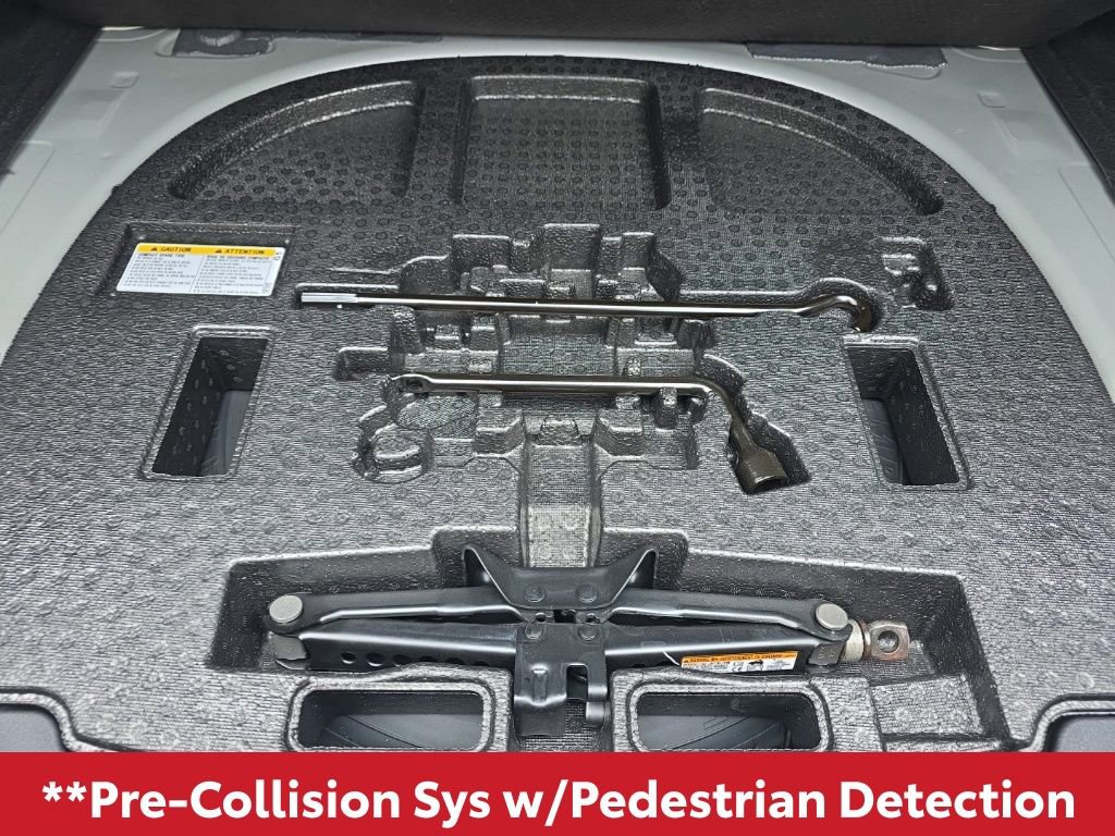 Used 2025 Toyota Camry SE image 14