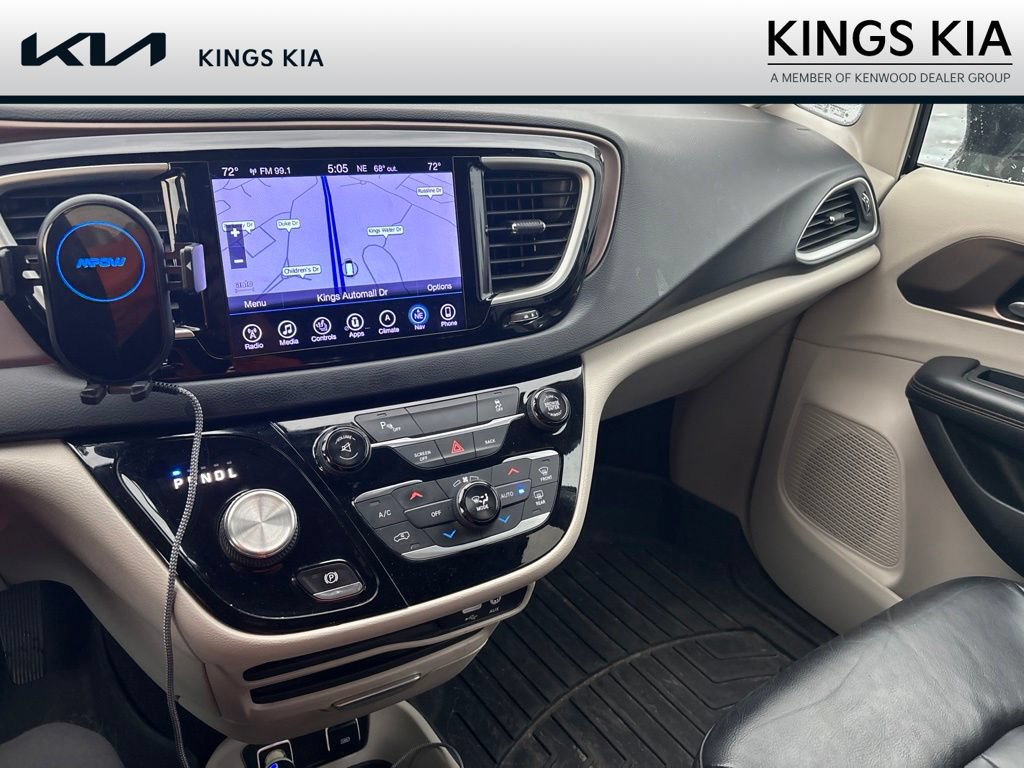 Used 2017 Chrysler Pacifica Touring-L FWD image 13
